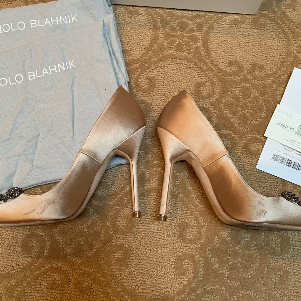 Manolo Blahnik hangisi champagne satin pumps - Picture 7 of 8